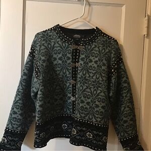 Icelandic Design Elegant Black and Green Patterned Women's Sweater